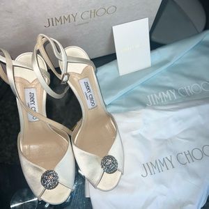 Jimmy Choo-Sacora 85
Ivory Satin Sandals with Crystal-Embellished Sphere. 39.5